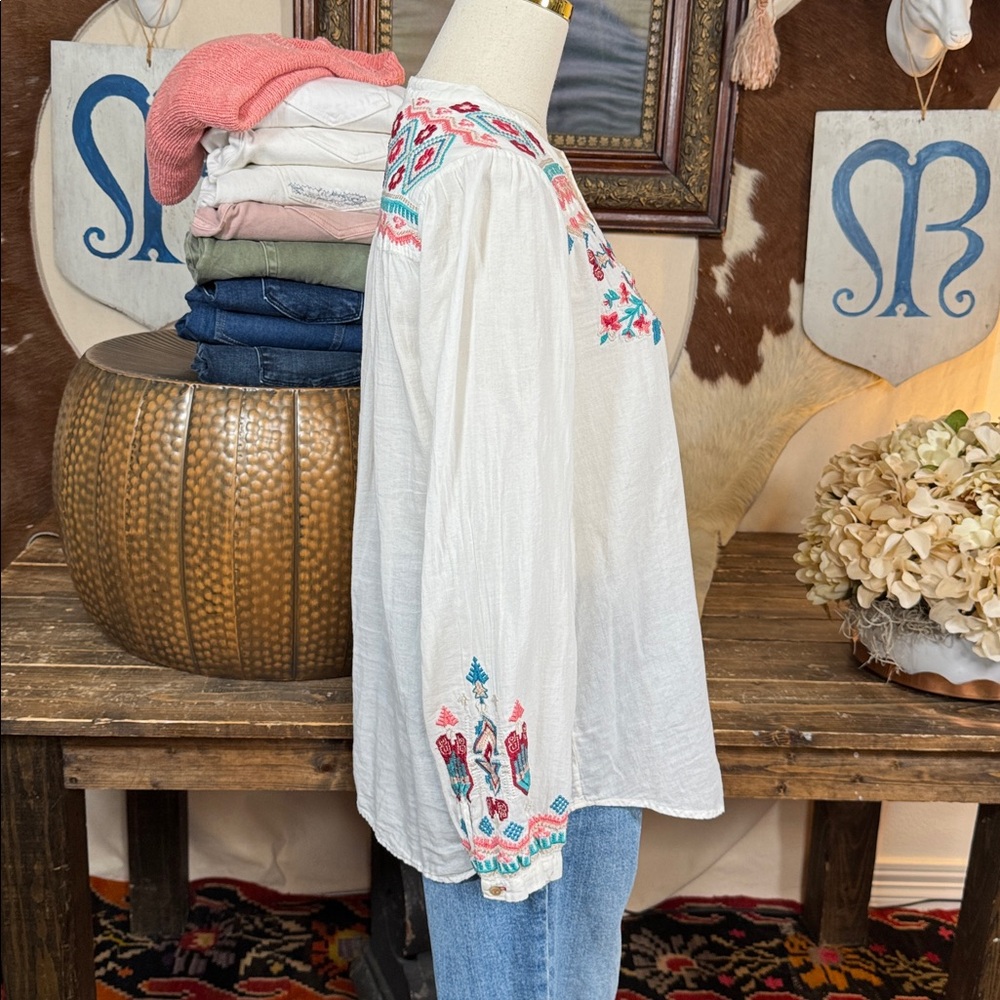 Johnny Was White Blouse with Red and Blue Embroidery - Picture 4 of 7